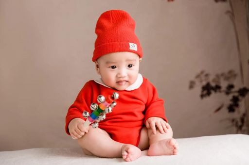 宝宝荡秋千会伤大脑吗